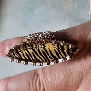 Vintage BETSEY JOHNSON Hollywood Glam Collection Tiger Stripe Cocktail Ring. 7.5